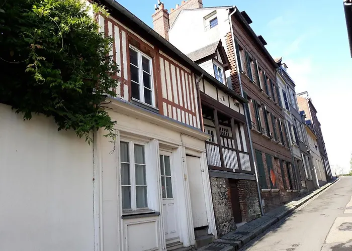 -maison Entière -balancoire En Intérieur-parking Privé -coeur Historique -la Clef De *