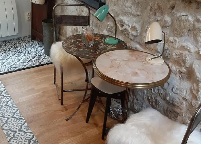 -maison Entière -balancoire En Intérieur-parking Privé -coeur Historique -la Clef De